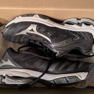 Mizuno Black and Gray Athletic Shoes
